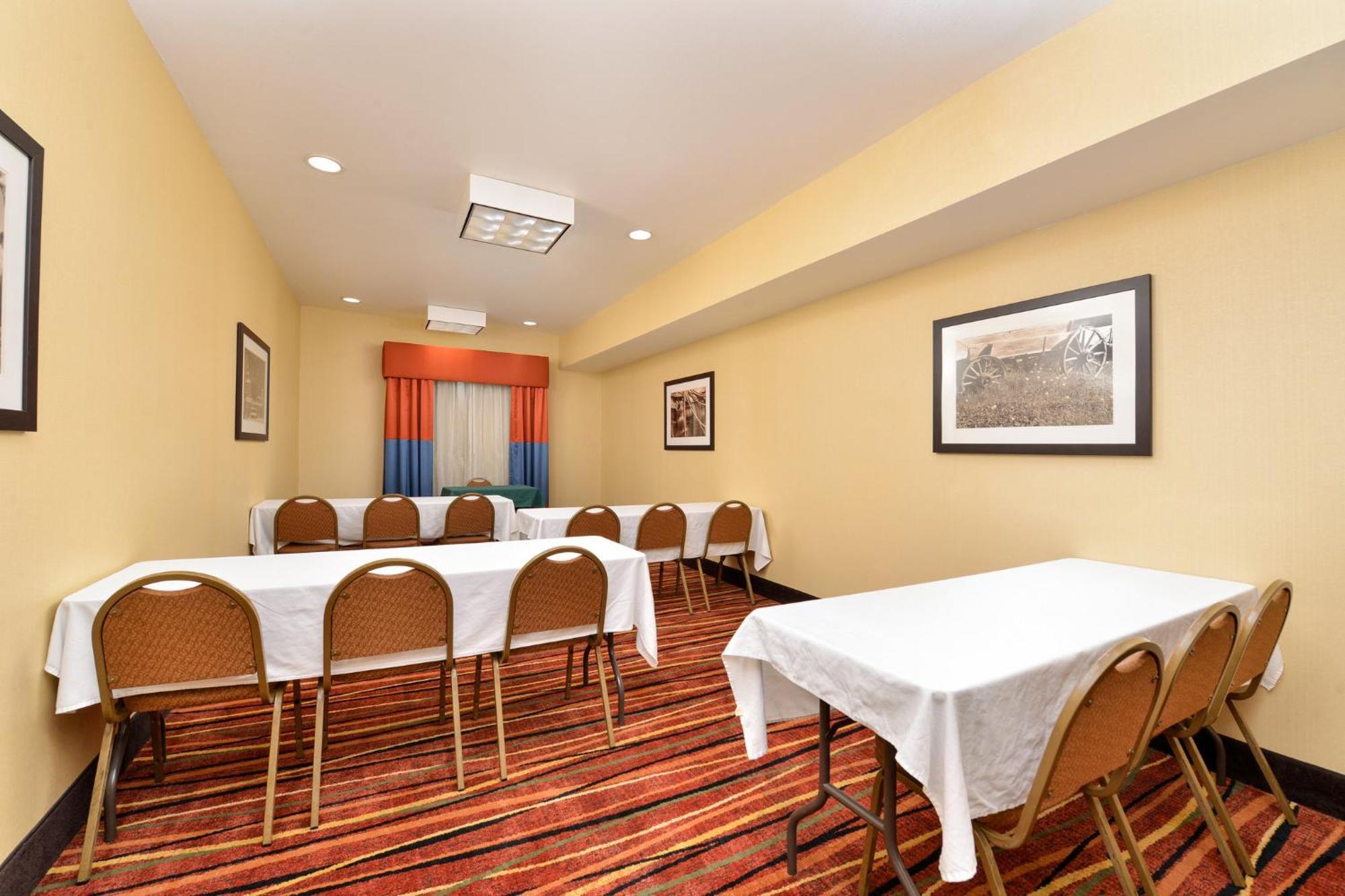 Hotel Express & Sw - Sunset Valley, And Ihg 3*