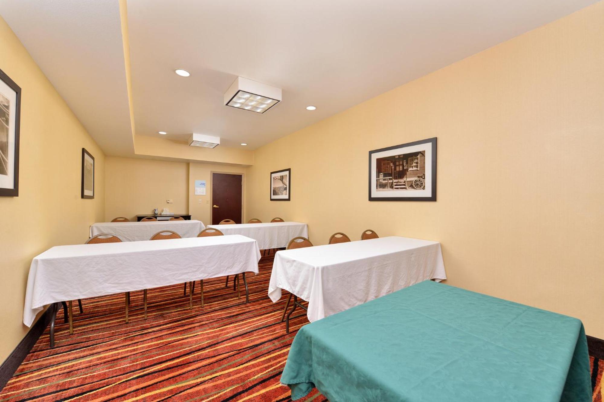 Express & Sw - Sunset Valley, And Ihg Hotel 3*